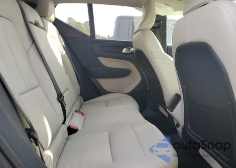 2019 Volvo Xc40 T5 Momentum z USA, uszkodzony, nr VIN YV4162XZ1K2009510